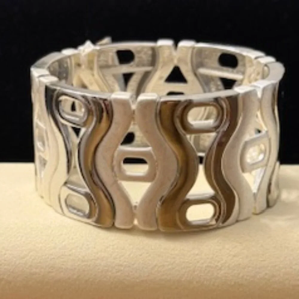 Lia Sophia "HOURGLASS" Stretch Bracelet - Picture 6 of 7